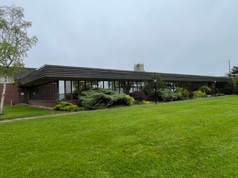 913 Brock Rd, Pickering, ON à louer - Photo du bâtiment - Image 2 de 17