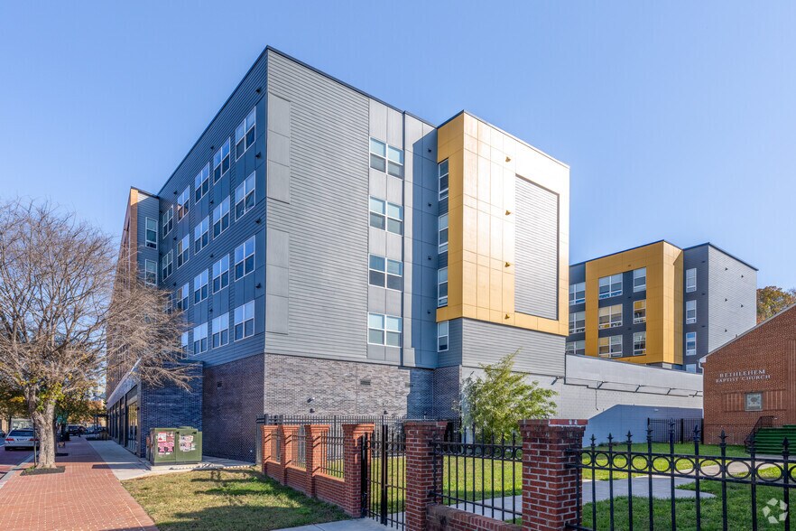 2442 Martin Luther King Ave SE, Washington, DC à louer - Photo du bâtiment - Image 3 de 5
