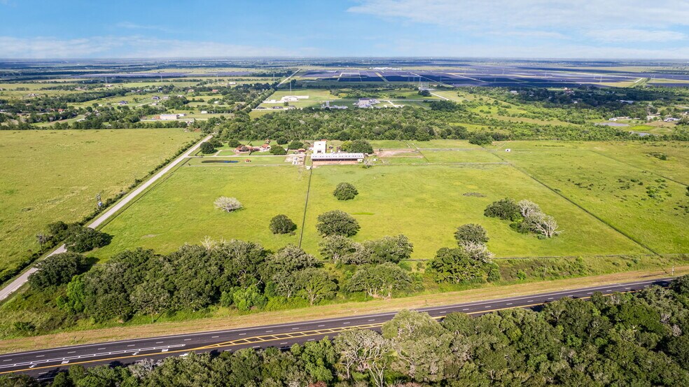 1226 County Road 201A, Angleton, TX à vendre - Photo du b timent - Image 2 de 38