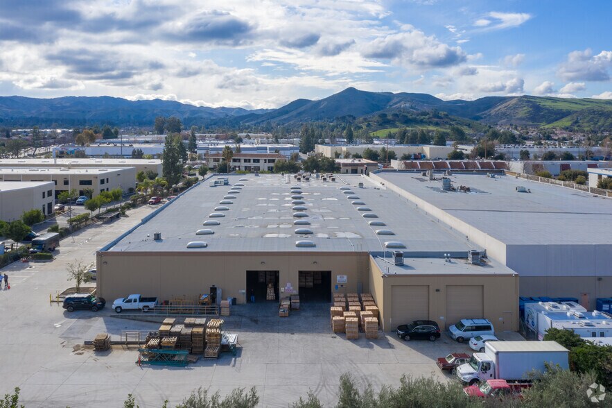 45 W Easy St, Simi Valley, CA à louer - Photo du bâtiment - Image 3 de 19