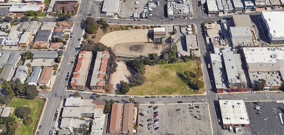 901 E Franklin Ave, El Segundo, CA à vendre - Photo du bâtiment - Image 2 de 3