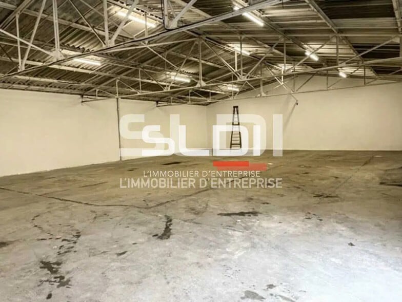 Flex in Villeurbanne for lease - Interior Photo - Image 2 of 5