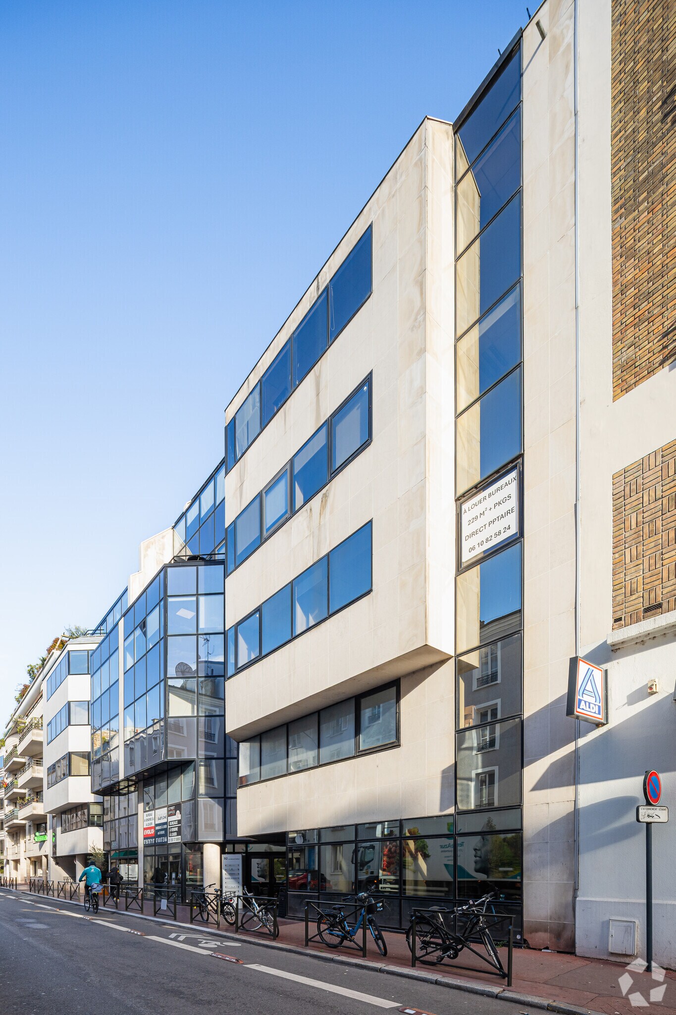 92 Rue Edouard Vaillant, Levallois-Perret à louer Photo principale- Image 1 de 3