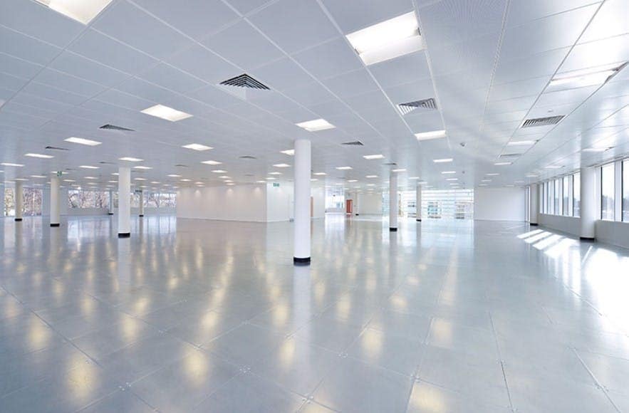 5 Chertsey Ln, Staines for lease - Building Photo - Image 3 of 13