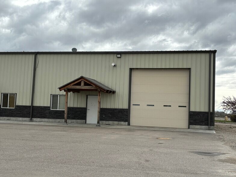 659 N Yellowstone Hwy, Rigby, ID à louer - Photo du bâtiment - Image 2 de 10