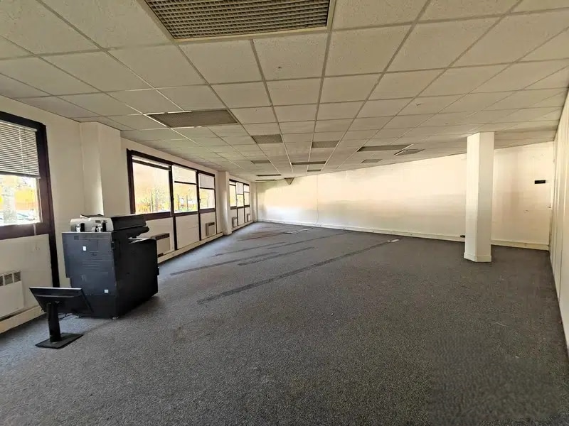 10 Allée Hendrik Lorentz, Champs-sur-Marne for lease Interior Photo- Image 1 of 4
