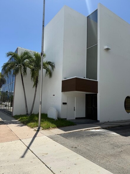 2434 Hollywood Blvd, Hollywood, FL à louer - Photo du bâtiment - Image 2 de 8