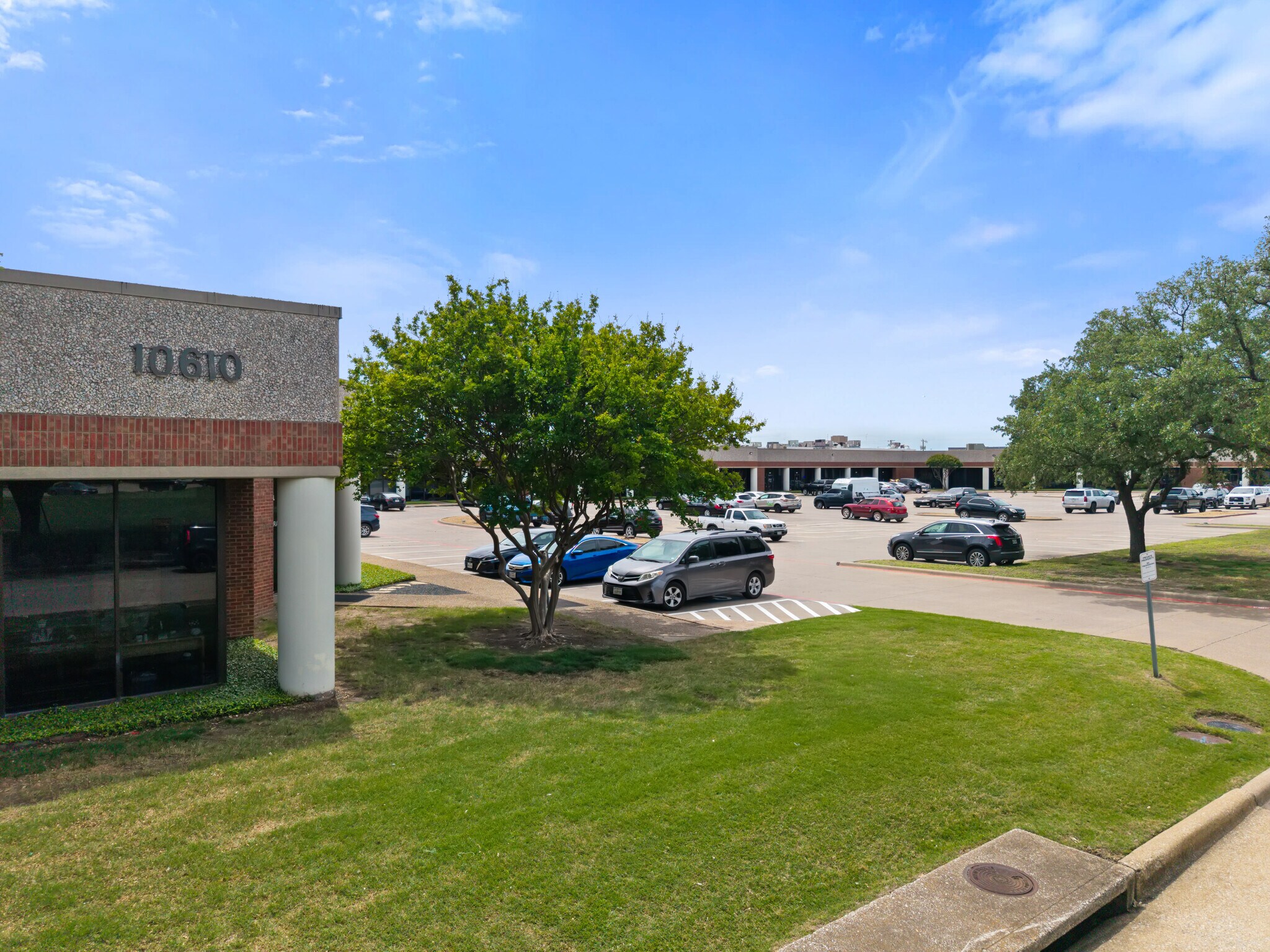 11601 Plano Rd, Dallas, TX à louer Photo du bâtiment- Image 1 de 34