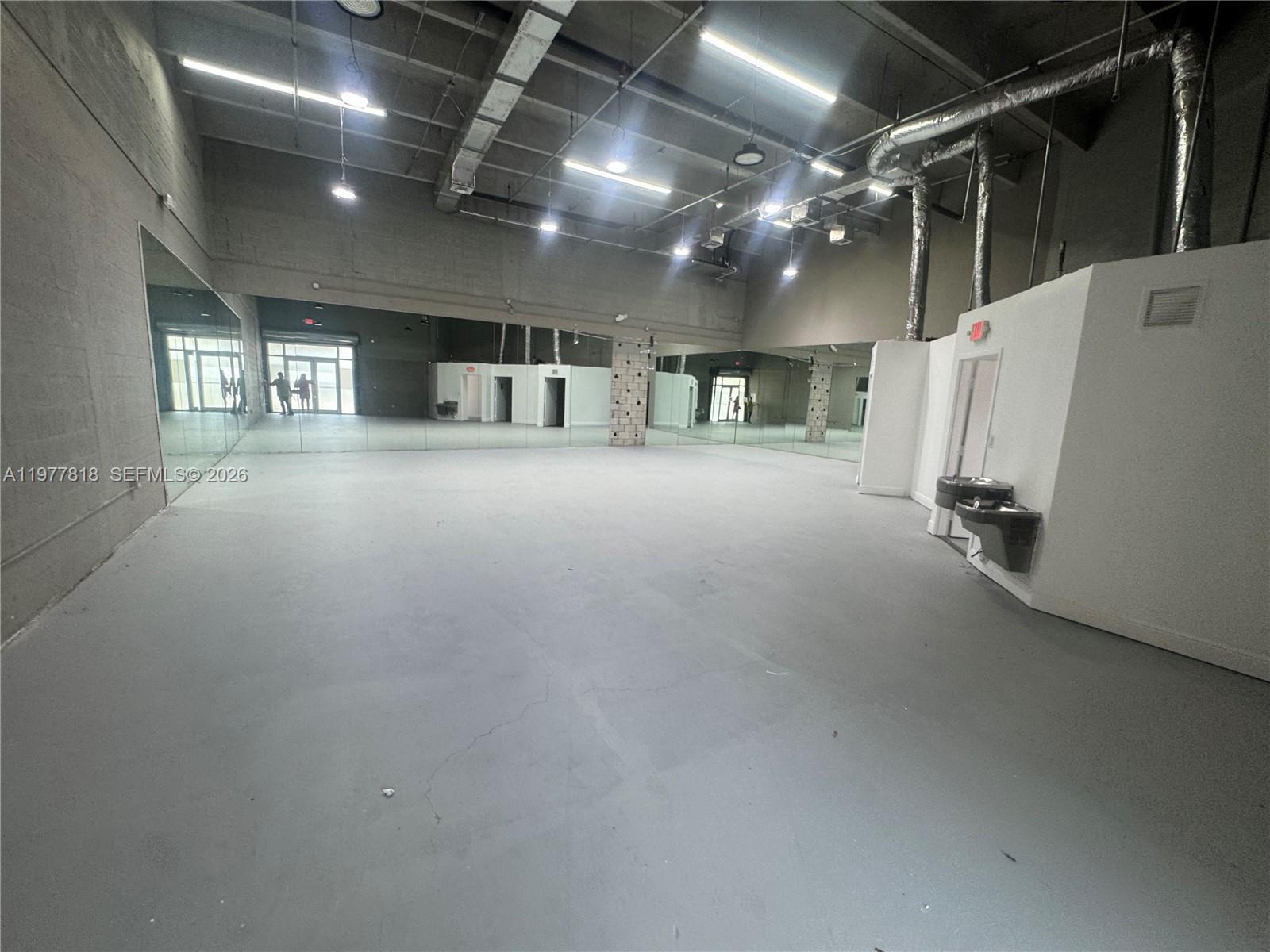 10171 NW 58th St, Miami, FL for lease Interior Photo- Image 1 of 6