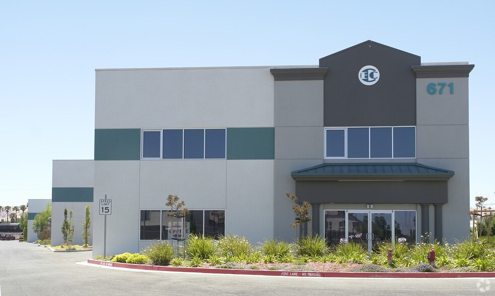 671 Willow Pass Rd, Pittsburg, CA à vendre - Photo du bâtiment - Image 2 de 29