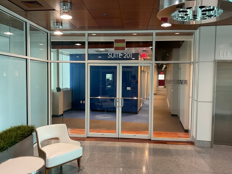 101 Parklane Blvd, Sugar Land, TX for lease - Interior Photo - Image 2 of 9