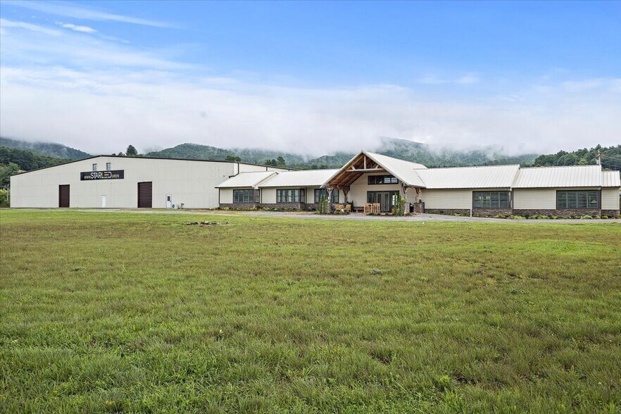 241 Industrial Park Rd, Mountain City, TN à vendre - Photo principale - Image 1 de 119