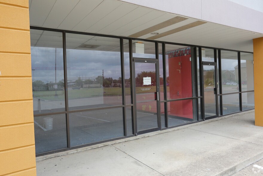 3005-3007 S Carrier Pky, Grand Prairie, TX à louer - Photo du bâtiment - Image 3 de 13