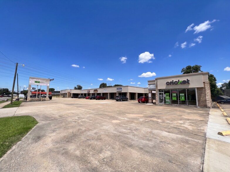 801 W Main St, League City, TX à louer - Photo du bâtiment - Image 1 de 2