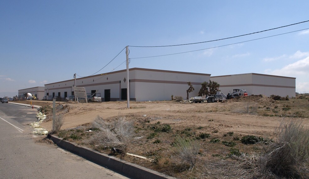 12221 Poplar St, Hesperia, CA à louer - Photo du bâtiment - Image 2 de 4