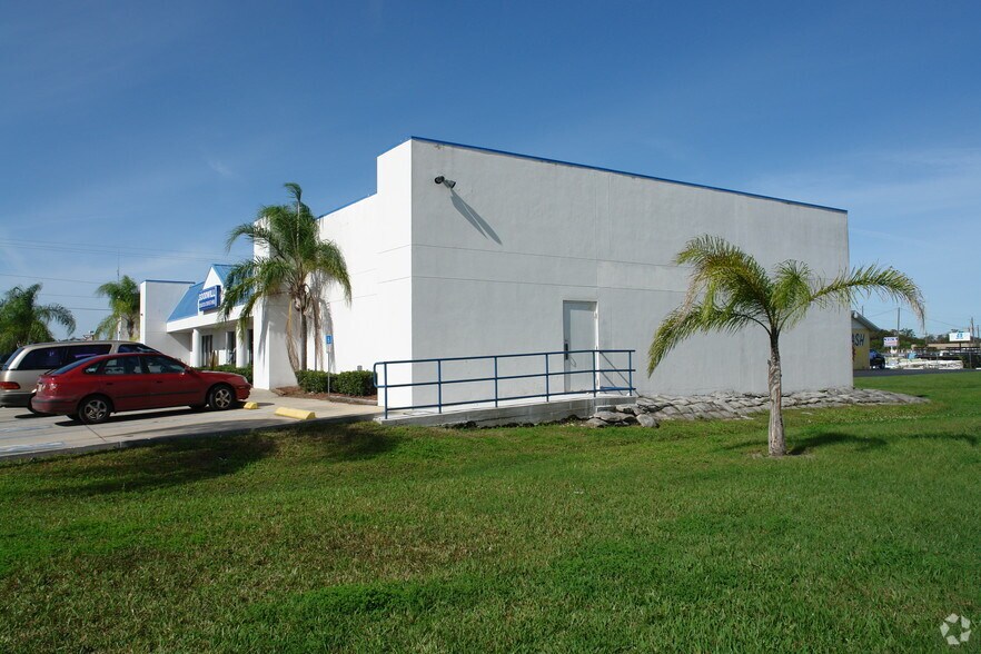 1210 10th St E, Palmetto, FL à louer - Photo du bâtiment - Image 2 de 22