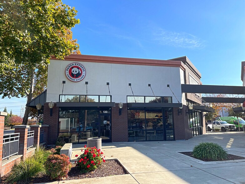 9308-9328 Elk Grove Blvd, Elk Grove, CA à louer - Photo du bâtiment - Image 2 de 10