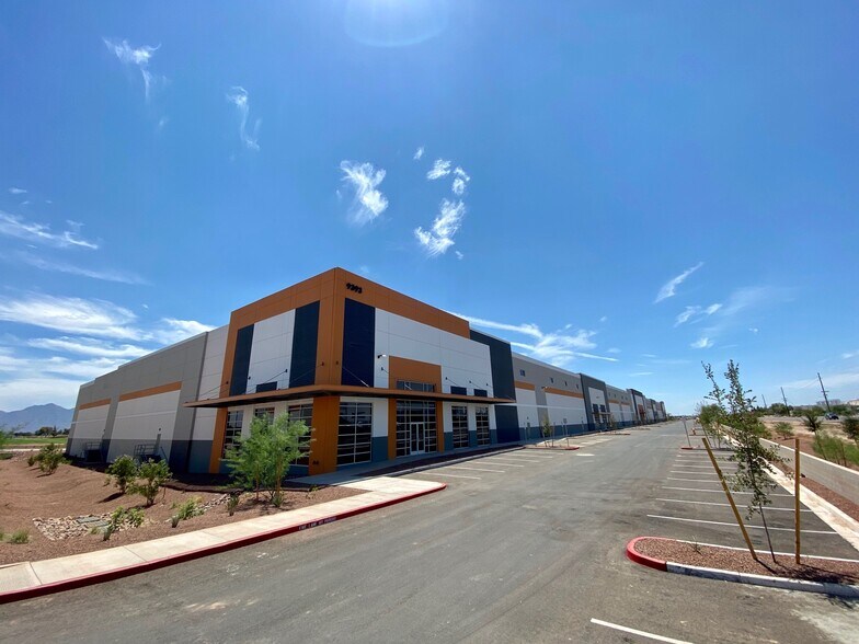 9393 W Buckeye Rd, Tolleson, AZ à louer - Photo du bâtiment - Image 3 de 18