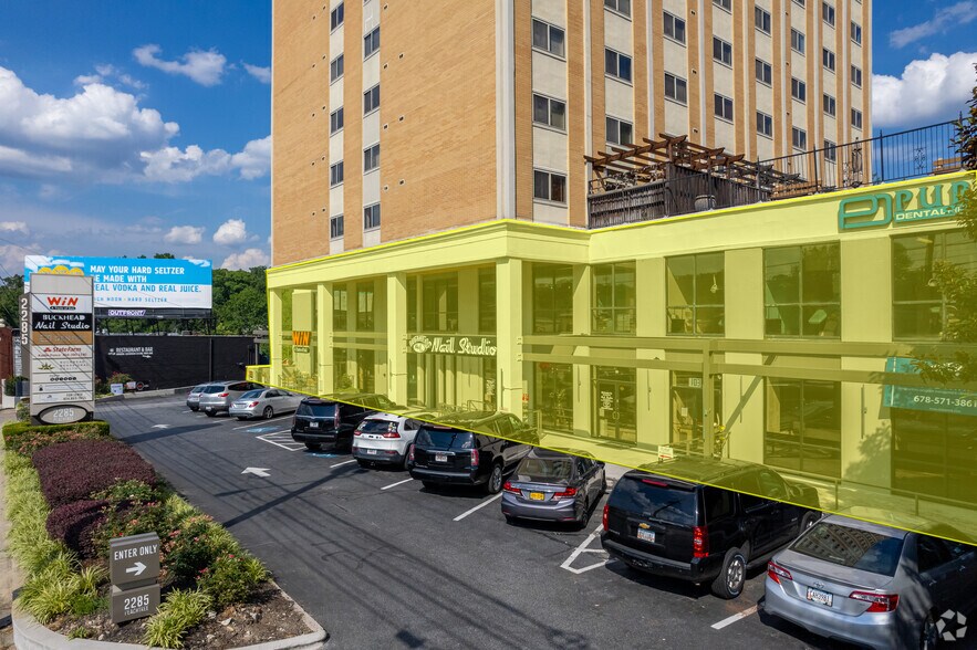2285 Peachtree Rd NE, Atlanta, GA à louer - Photo du bâtiment - Image 3 de 8