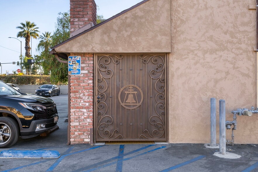 3767 Iowa Ave, Riverside, CA à vendre - Photo du bâtiment - Image 3 de 27