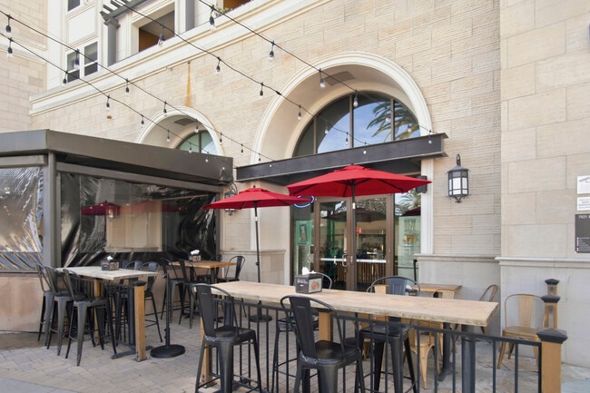 Plus de détails pour 7631-7631 Edinger Ave, Huntington Beach, CA - Commerce de détail à louer