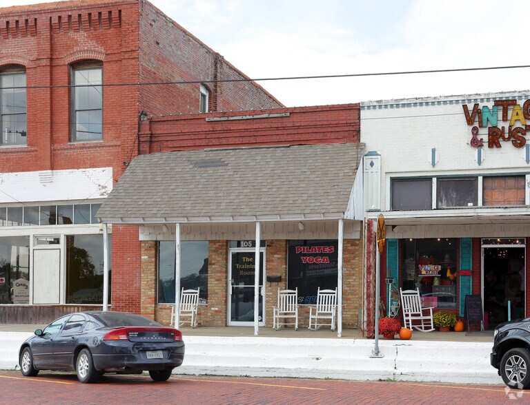 105 N 4th St, Wills Point, TX à louer - Photo du bâtiment - Image 2 de 15