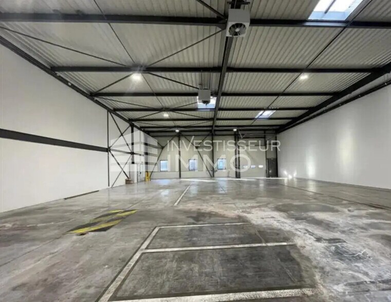 Office in La Courneuve for lease - Interior Photo - Image 3 of 5