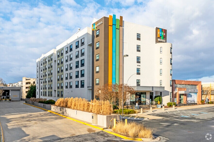 1775 Rockville Pike, Rockville, MD à louer - Photo du bâtiment - Image 3 de 4