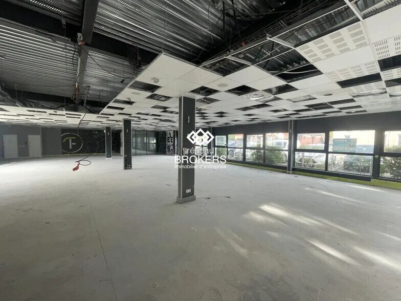 Commerce de détail dans Éguilles à louer - Photo intérieure - Image 3 de 4