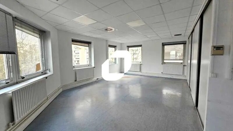 Office in Rillieux-la-Pape for lease Building Photo- Image 1 of 9