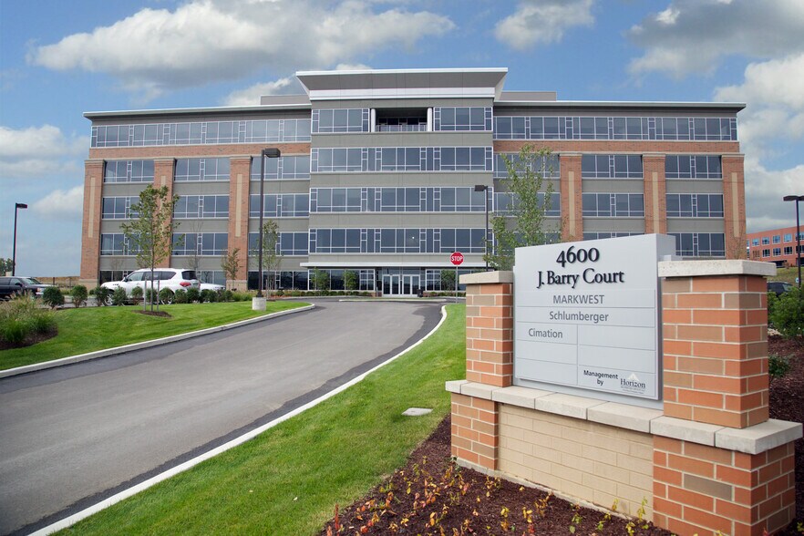 4600 J. Barry Ct, Canonsburg, PA à louer - Photo du bâtiment - Image 2 de 9