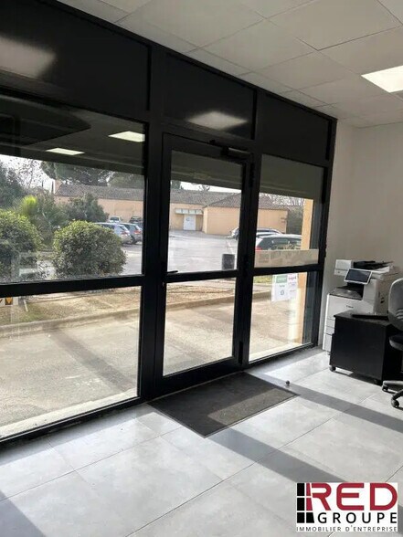 Commerce de détail dans Aix-en-Provence à louer - Photo du bâtiment - Image 2 de 6