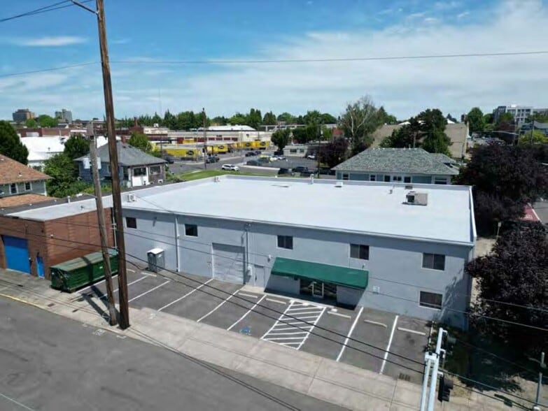 120 NE 9th Ave, Portland, OR for lease - Building Photo - Image 2 of 11