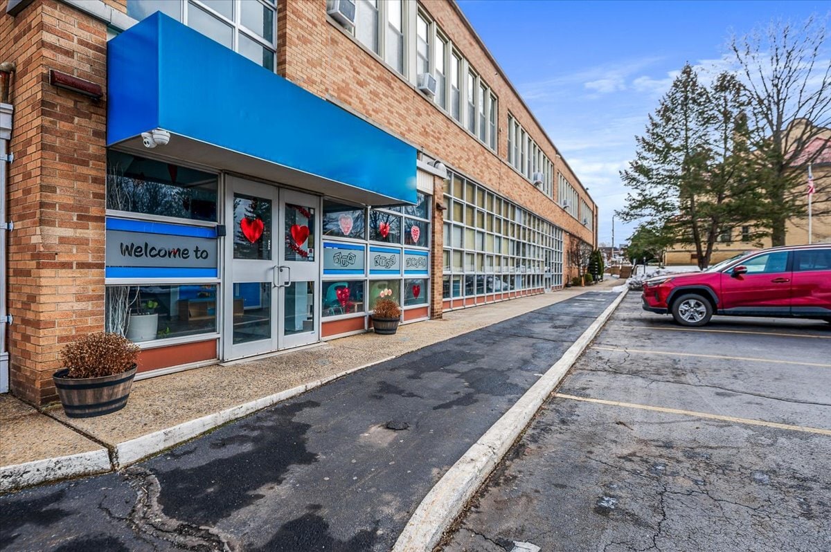 1346 Broadway, Hewlett, NY for lease Interior Photo- Image 1 of 29