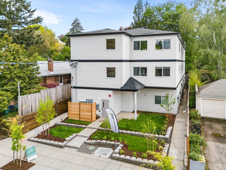 232 NE 61st Ave, Portland, OR à vendre - Photo du bâtiment - Image 1 de 27