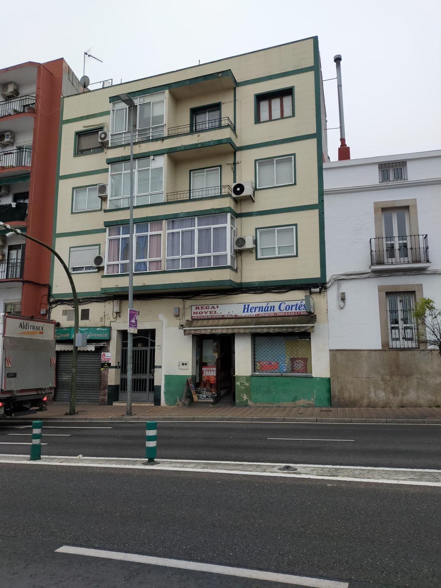 Commerce de détail dans Cáceres, Cáceres à vendre Photo du bâtiment- Image 1 de 4