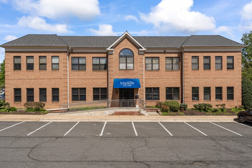 6408 Grovedale Dr, Franconia, VA à vendre - Photo du bâtiment - Image 3 de 13