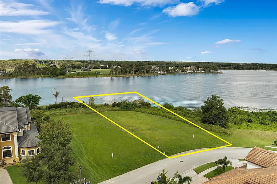 5727 Emerington Crescent, Orlando, FL for sale - Primary Photo - Image 1 of 15