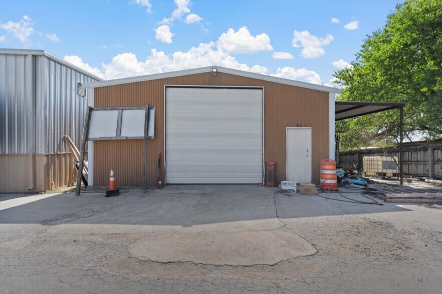 330 Elco Ln, China Spring, TX à louer - Photo du bâtiment - Image 2 de 27