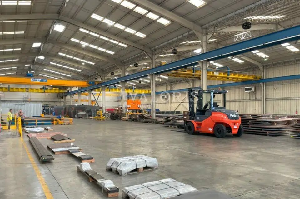 Industrial in Meyzieu for lease Interior Photo- Image 1 of 6