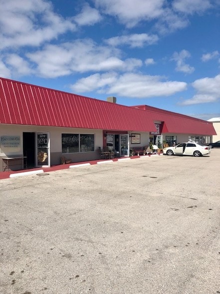 3700-3758 SE Dixie Hwy, Stuart, FL for lease - Building Photo - Image 2 of 35