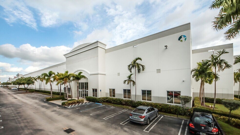 11401 NW 134th St, Medley, FL à louer - Photo du bâtiment - Image 1 de 3