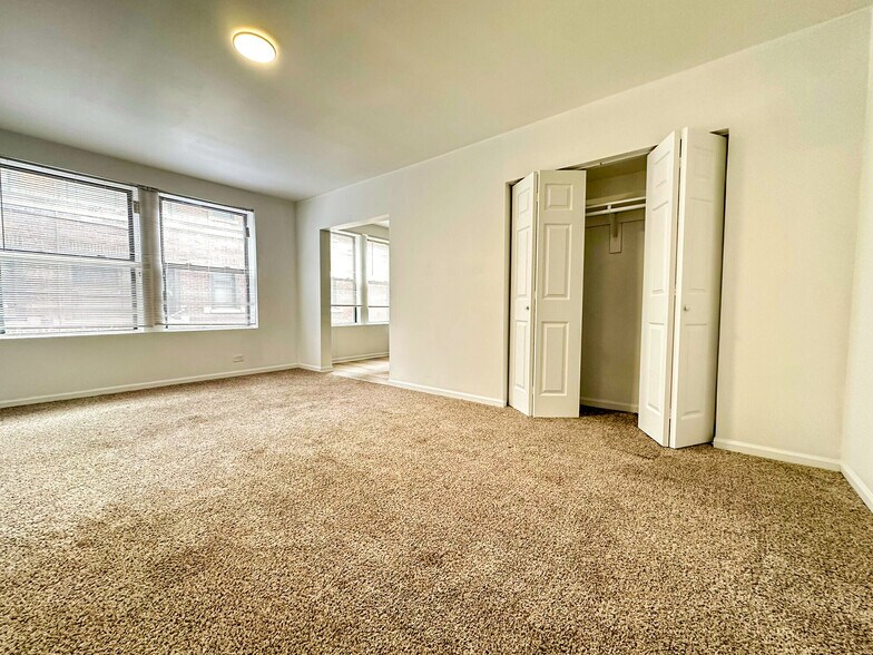 808 W 76th St, Chicago, IL à vendre - Photo du bâtiment - Image 2 de 5