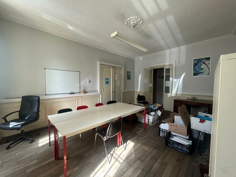 Bureau dans Orange à louer - Photo du bâtiment - Image 3 de 12