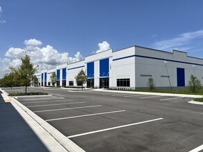 440 Dundas Dr, Jacksonville, FL for lease Building Photo- Image 2 of 14