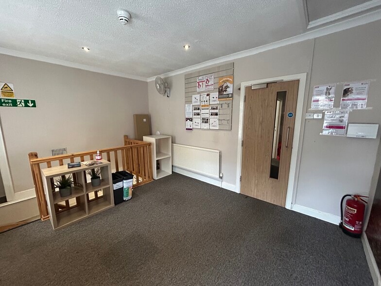 11 Market St, Caerphilly for sale - Interior Photo - Image 3 of 7
