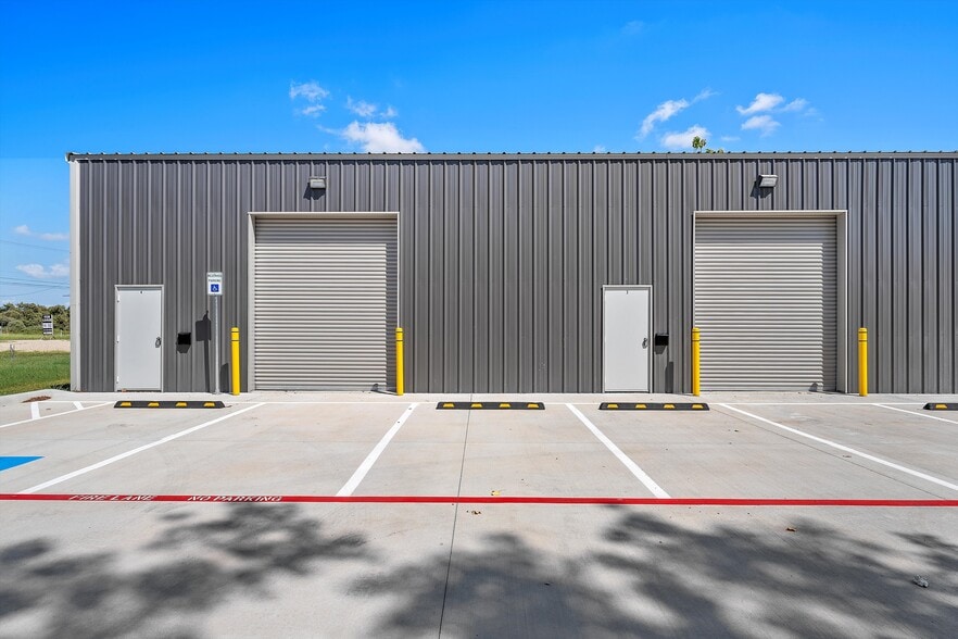 210-212 Stanfield Dr, Waco, TX for lease - Building Photo - Image 3 of 19