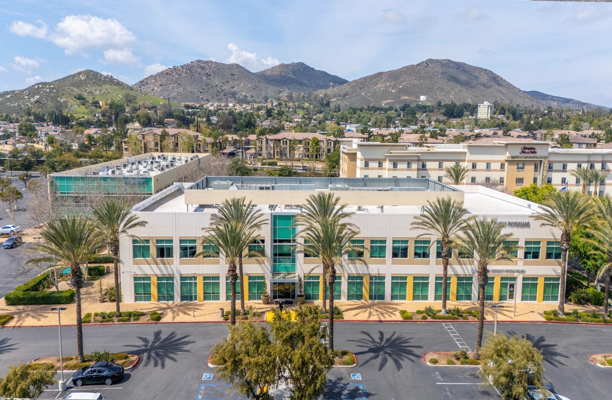 4244 Riverwalk Pky, Riverside, CA à louer Photo du bâtiment- Image 1 de 6