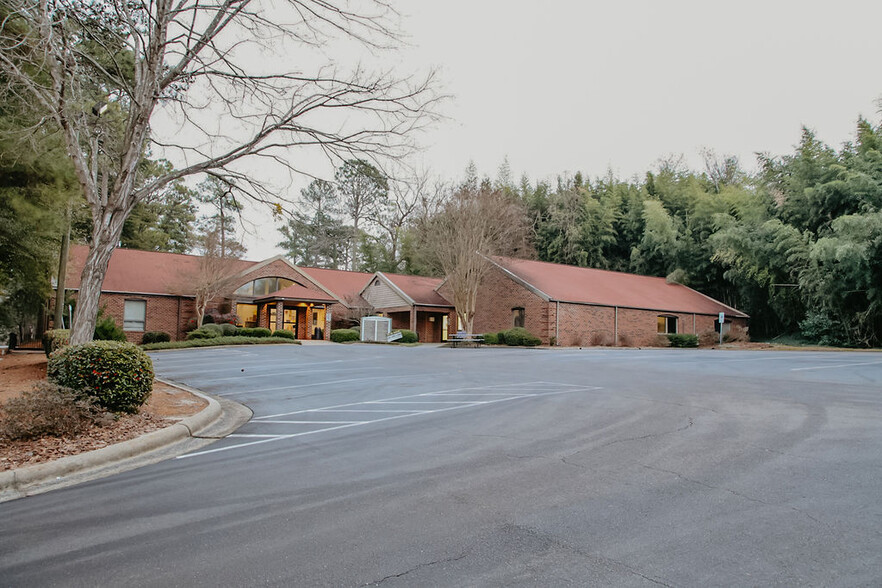 195 W Illinois Ave, Southern Pines, NC for sale - Building Photo - Image 1 of 1