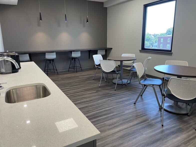 100 W Main St, Lansdale, PA à louer - Photo intérieure - Image 3 de 6